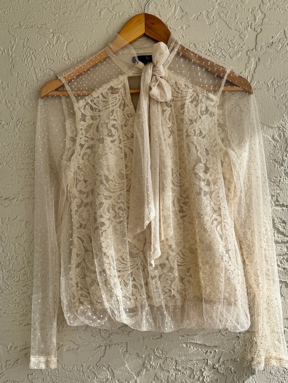 Rye Ivory Sheer Lace Tie-Neck Blouse Vintage